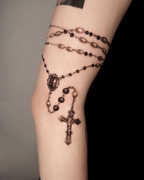 Woman Rosary Tattoo, Rosary Tattoo Around Arm, Angel Wings With Rosary Tattoo, Rosary Shoulder Tattoo, Rosary Tattoo On Leg, Thigh Rosary Tattoo, Christian Symbolism Tattoo, Cute Rosary Tattoos, Rosery Tattoos Wrist Rosary Beads Women