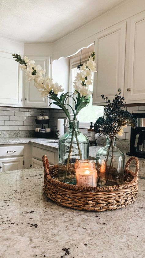 Functional Kitchen Island Decor, Island Centerpiece Ideas Kitchen, Countertops Decor Ideas, Kitchen Island Centerpiece Ideas, Kitchen Island Decor Centerpieces, How To Decorate Kitchen Counters, Kitchen Island Decorating Ideas, Kitchen Island Centerpiece, Kitchen Island Decor Ideas