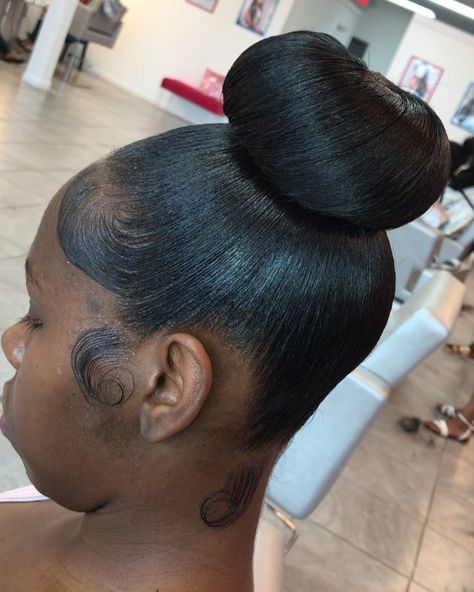 High Ballerina Bun, Middle Part Bun, Clean Bun, Ballet Academia, Black Hair Bun, Ballerina Hair, Hair Lookbook, Donut Bun, Ballet Bun