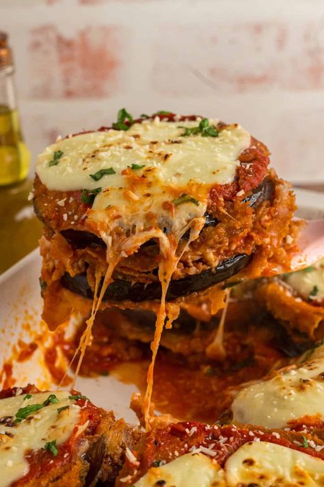 Layers of crispy fried eggplant, gooey cheese, and marinara sauce make this Eggplant Parmesan recipe an irresistible yet easy weeknight dinner. Serve over pasta or with salad and garlic bread. Best Eggplant Parmesan Recipe, Best Eggplant Parmesan, Eggplant Marinara, Eggplant Parmesan Recipe, Crispy Eggplant, Eggplant Parmesan Baked, Eggplant Recipes Parmesan, Fried Eggplant, Parmesan Recipe