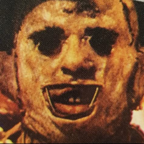 Leather Face Scary Movie, B Horror Movies, Bubba Sawyer Leatherface, Leatherface Aesthetic, Horror Movie Pictures, Slasher Pfp, Horror Pfp, Comedy Mask, Umibe No Onnanoko