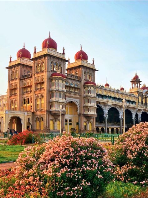 Mysore Place Images, India Famous Place, Karnataka Famous Places, Mysore Palace Painting, Mysore Palace Photoshoot, Mysore Photoshoot, Mysore Palace Aesthetic, Indian Palace Aesthetic, Mysore Palace Photography