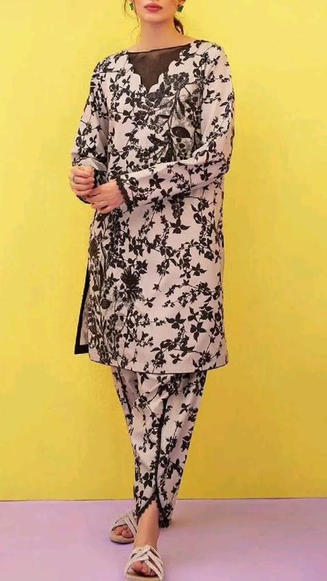 Tulip Shalwar, Shalwar Kameez Designs, Shalwar Design, Cotton Suit Designs, Silk Dress Design, Printed Kurti Designs, Simple Dress Casual, Tiered Dresses, Kameez Designs