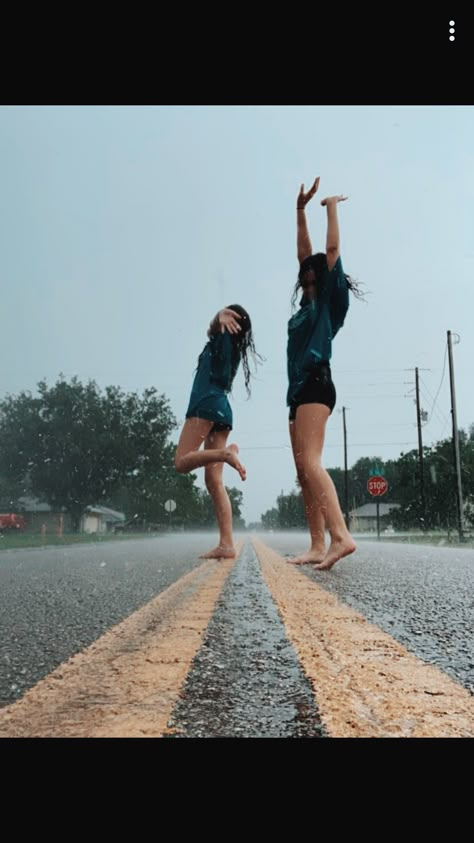 Follow my insta @naudia.le •just to have fun in the rain<3 Bff Rain Pictures, Pics In The Rain, Pics To Take In The Rain, Pictures To Take In The Rain, Fun In The Rain, Best Friends Dancing In The Rain, Best Friend Rain Pictures, Best Friends In The Rain, Rain Photoshoot Friends