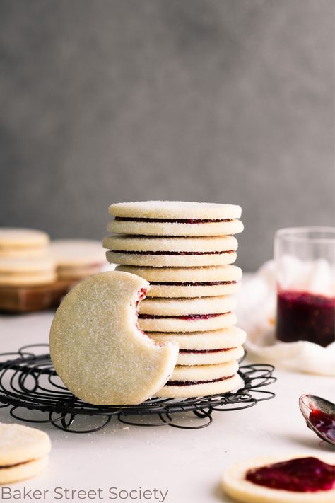 Sandwich Cookie Recipes, Christmas Sandwiches, Almond Sugar Cookies, Cookie Sandwich Recipes, Cookie Sandwich, Sandwich Cookie, Raspberry Cookies, Raspberry Almond, Sandwich Fillings