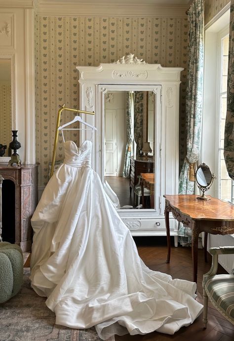 Dressing Room Wedding, Charlotte York Aesthetic, Bride Dressing Room, Wedding Dress Display, Candlelit Table, Sweet Carolina, Charlotte York, Dress Display, York Aesthetic