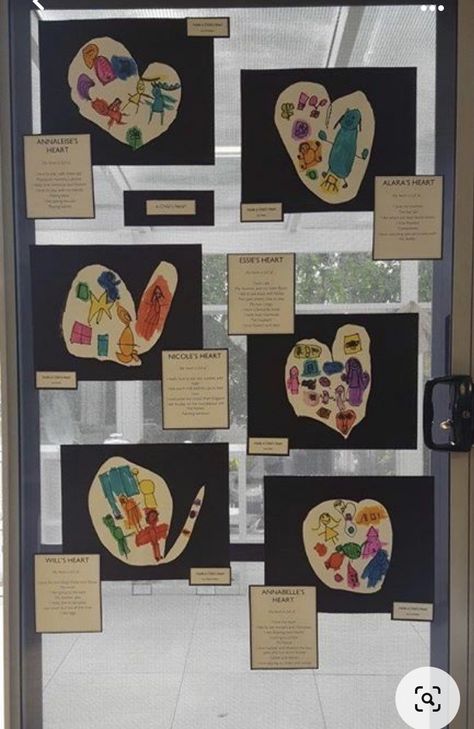 Family Pic Display Ideas, Family Provocations Kindergarten, Kindergarten Identity Activities, Reggio Emilia Preschool Activities, Kindergarten Provocations, Reggio Inspired Classrooms, Reggio Classroom, All About Me Preschool, Kind Photo