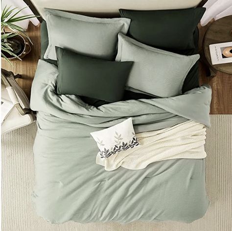 Love teh dark green sheets with the comforter Green Room Decorations, Sage Comforter, Sage Green Comforter, Sage Green Room, Textured Comforter, Green Comforter Sets, Luxury Comforter Sets, Green Chairs, King Size Comforter