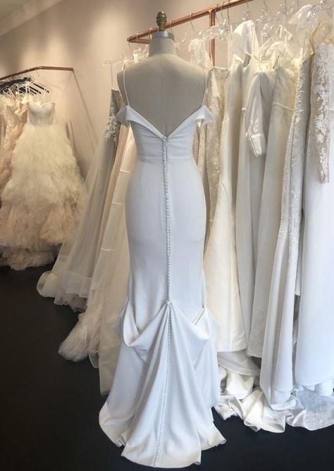 Types of Bustle Options & Tips For Your Wedding Day Diy Wedding Dress Bustle, Bustle A Wedding Dress, Wedding Dress Train Bustle, Wedding Gown Bustle, French Bustle, Dress Bustle, Kelly Faetanini, Bridal Alterations, Wedding Dress Types