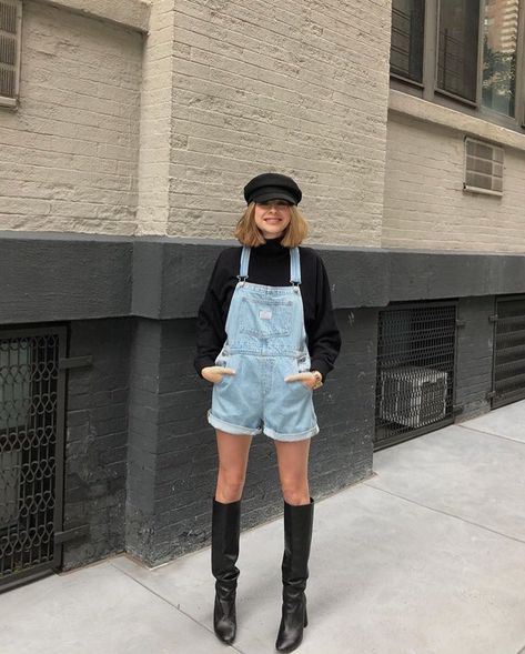 Overall Shorts Outfit Fall, Jean Overall Outfits Winter, Outfits Con Jumper, Overall Winter Outfit, Overall Fall Outfits, Overall Outfit Winter, Salopette Outfit, Overalls Outfit Fall, Short Overalls Outfit