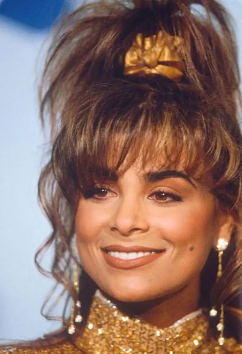 80s Hairstyle: 20 Hair Ideas to Rock in 2023 80s Hair Styles, 80s Makeup Looks, 80’s Hair, 80's Hairstyle, 1980s Hair, Look 80s, 90s Hair, Teased Hair, Crimped Hair