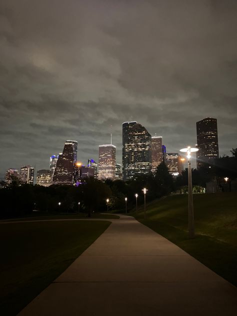 Chill City Vibes Aesthetic, City Aesthetic Houston, Houston Texas Wallpaper, Cute City Pictures, Houston Downtown Night, Downtown Asthetics, Wallpapers Downtown, Downtown Houston Aesthetic, Downtown Houston At Night