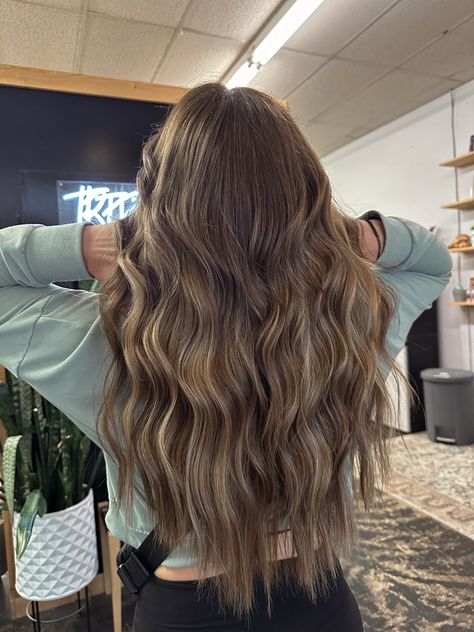 Brunette W Caramel Highlights, Caramel Highlights With Brown Hair, Soft Brunette Balayage Natural, Wavy Brunette Hair With Highlights, Utah Curls Long Hair, Ashy Highlights On Brown Hair, Brunette Hair Color With Highlights And Lowlights, Sun Kissed Highlights Brunette, Brunette Caramel Balayage Hair