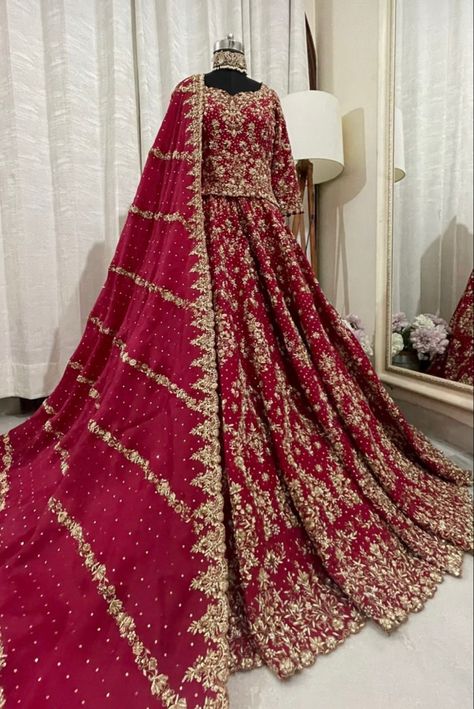 Red Lehanga Bride, Barat Dress Bridal, Bridal Wear Lehenga, Bridal Lengha Designs Latest Pakistani, Bride Lehnga Designs Latest Red, Bride Lehnga Design, Red Bridal Lehenga Pakistani Wedding Bride, Barat Bridal Dress Pakistani, Barat Dresses Pakistani Bridal Lehenga