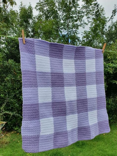 Start your crochet journey with confidence using our collection of simple and easy blanket patterns! 🌸 Crochet Blanket Soft, Purple Knitted Blanket, Crochet Purple Blanket, Cute Crochet Blanket Ideas, Crochet Blanket Aesthetic, Crochet Blanket Simple, Purple Crochet Projects, Gingham Crochet Blanket, Purple Crochet Blanket