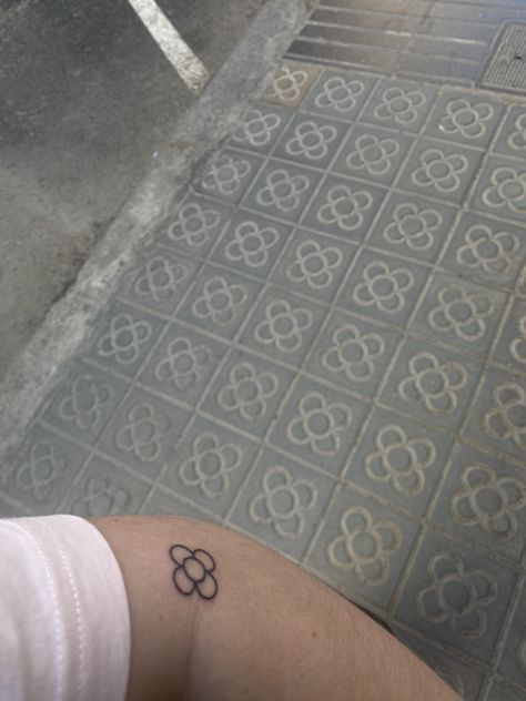 matching tattoo w the floor of barcelona Barcelona Flower Tattoo, Barcelona Tattoo Ideas, Tattoos Patchwork, Idea For Tattoo, Barcelona Tattoo, Tattoos Inspo, Matching Tattoo, Fine Line Tattoos, Line Tattoos