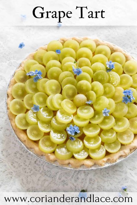 This grape tart is absolutely delicious with a creamy custard filling topped with juicy and lightly sugar-dusted green grapes. Tart Dessert Recipes, Grape Tart, Grape Dessert, Crumble Tart, Strawberry Tart, Tarts Crust, Recipes Fruit, Dont Be Afraid, Tart Dessert