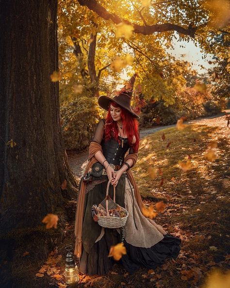 🌿Witchy Autumns🌙 Harvest Witch, Steampunk Witch, Medieval Witch, Cottagecore Witch, Ren Faire Outfits, Renn Faire, Witch Photos, Fair Outfit, Ren Faire Costume