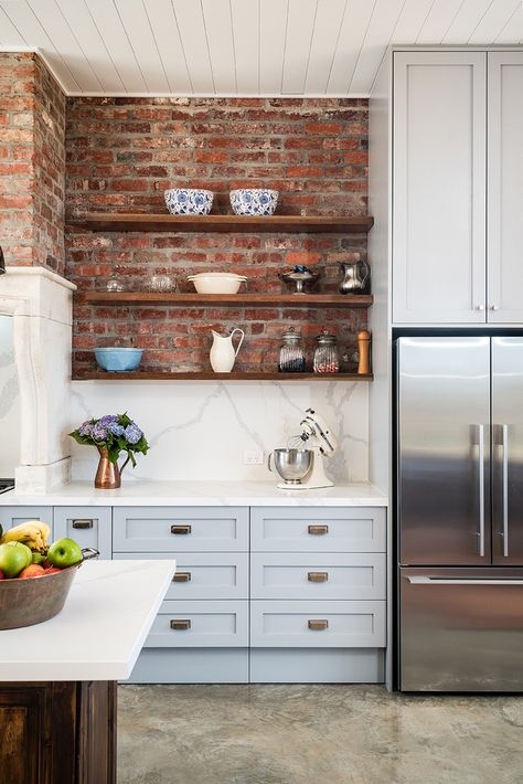 Classic style kitchen with colour Kitchen With Exposed Brick, Brick Wall Kitchen, Home Decor Ideas Cozy, Dark Kitchens, Light Blue Kitchen, Warm Farmhouse, Kitchen Color Trends, Ny House, Beige Cabinets