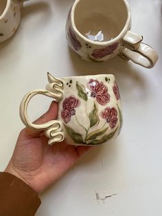 Flower Ceramics, Postal Vintage, Aesthetic Floral, Pretty Mugs, Flower Mug, Floral Mug, Keramik Design, Pottery Inspo, Mug Handmade