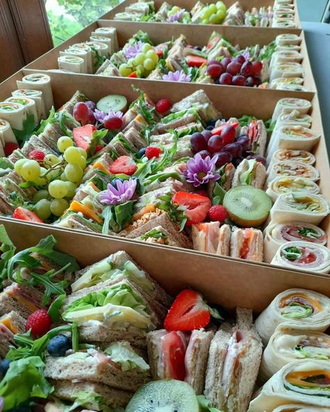 Ideas Para Picnic, Picnic Party Food, Sandwich Catering, Tea Sandwiches Recipes, Country Garden Wedding, Sandwiches Recipes, Country Garden Weddings, Second Birthday Party, 1st Birthday Party Themes