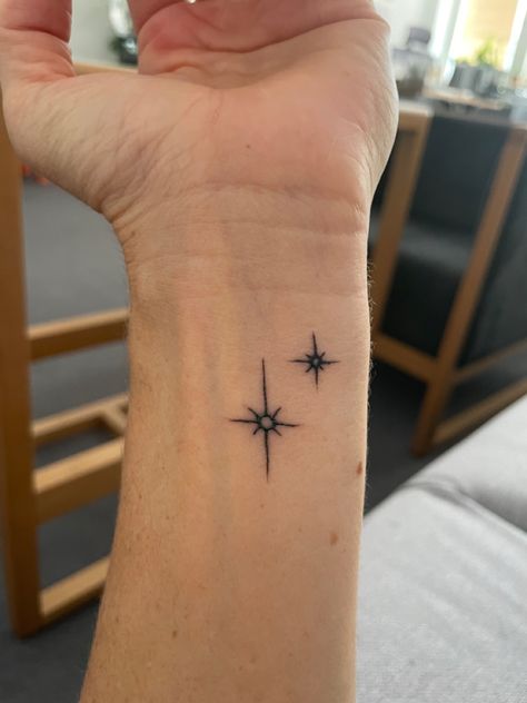 Small simple tattoo Simple Star Design Tattoo, Star Simple Tattoo, Shine Tattoo Ideas, Hollywood Tattoo Ideas, Star Small Tattoo Simple, Star Tattoo Simple, Mini Star Tattoo Simple, Small Stars Tattoo Designs, Three Star Tattoo Simple