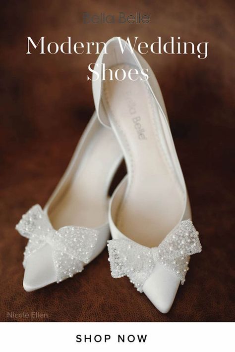 Small Heel Wedding Shoes, Blush Bridal Shoes, Modern Wedding Shoes, Wedding Bride Outfit, Brides Maid Shoes, Bride Shoes Flats, Wedding Shoes Brides, Kitten Heels Wedding, Wedding Flats For Bride