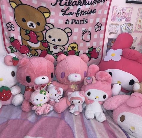 sanrio lol gloomy bear gloomy cute pink my melody easter rilakkuma Gloomy Bear Bedroom, Gloomy Bear Room, Bear Bedroom, Plush Aesthetic, Rilakkuma Korilakkuma, Gloomy Bear, Kawaii Room Decor, Kawaii Plush, Kawaii Plushies