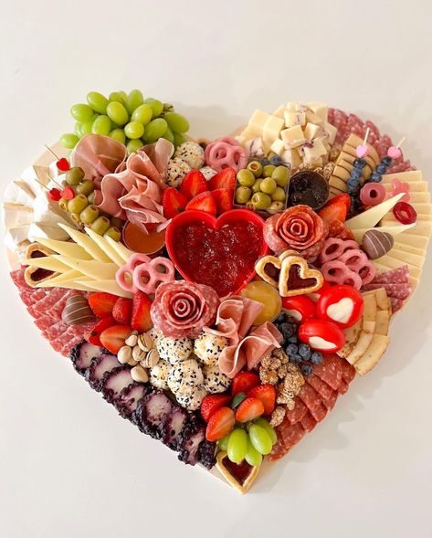 Heart Fruit Skewers, Valentines Meat And Cheese Board, Galantines Day Charcuterie Board, Heart Cheese Board, Charcuterie Valentines Board, Heart Charcuterie Board Ideas, Heart Shape Charcuterie Board, Valentines Veggie Tray, Coquette Charcuterie Board