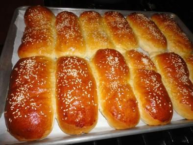 Chinese Hot Dog Bun Recipe, Chinese Cocktail, Chinese Buns, Chinese Deserts, Chinese Pastries, Asain Food, Chinese Bun, Coconut Buns, Hawaii Recipes