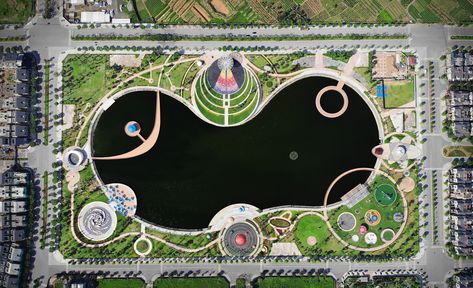 Astronomy Park is a public park project in Hanoi. The project is located in a new development area in the West of the city and is Vietnam’s first astronomy park. Construction project surrounds Bach Hop Thuy lake, an abandoned detention basin of Duong Noi urban area. This project is a boost to the real estate while also significantly improving the quality of life and public space in the new district of Hanoi. Lake Landscape Design, Public Park Design, Art Deco Landscape, Landscape Architecture Park, Landscape Architecture Graphics, Park Project, Water Playground, Cars Bmw, Architecture Design Drawing