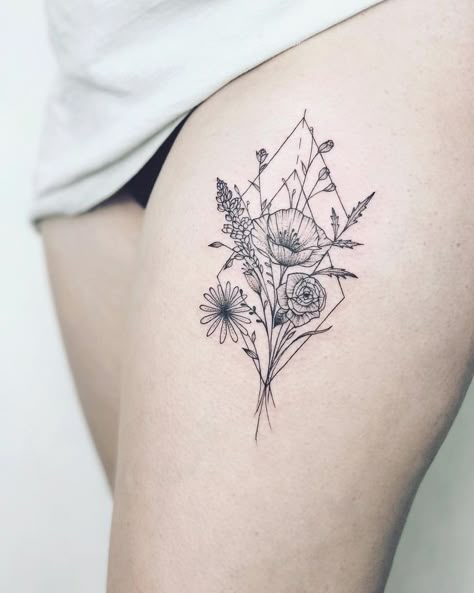 Hips Tattoo, Geometric Flower Tattoo, Single Needle Tattoo, Triangle Tattoos, Geniale Tattoos, Cute Small Tattoos, Time Tattoos, Hip Tattoo, Tattoo Love