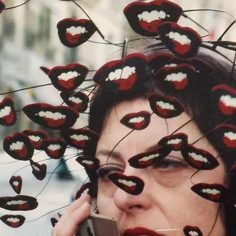 Sondra Meszaros on Instagram: "Isabella Blow wearing a hat with Marilyn Monroe lips 💋💋💋 Philip Treacy’s Spring 2003 couture collection 📸 David Livingstone." Marilyn Monroe Lips, Isabella Blow, David Livingstone, Philip Treacy, Wearing A Hat, Jewellery Accessories, Couture Collection, Diy Jewellery, Marilyn Monroe