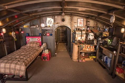 Luxury Bunkers, Bunker Ideas, Survival Bunker, Secret Bunker, Bunker Home, Military Bunkers, Doomsday Bunker, Shed Of The Year, Underground Shelter