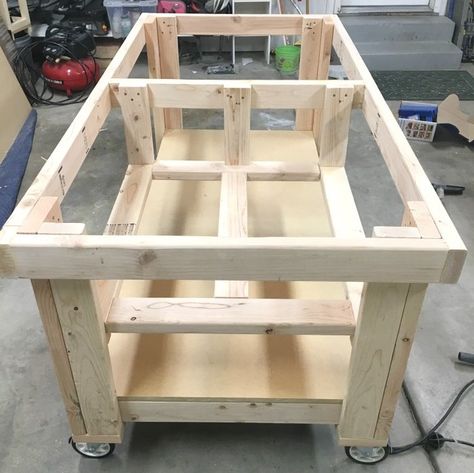 Diy Garage Workbench, Garage Workbench Plans, Garage Workbench, Workbench Plans Diy, Mobile Workbench, Woodworking Bench Plans, Work Benches, Diy Workbench, Diy Furniture For Small Spaces