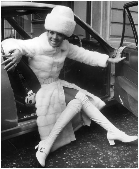 Shirley Bassey Michelin Man, Shirley Bassey, Photo Star, Chic Outerwear, Aston Martin Dbs, Knee Length Boots, Gogo Boots, Jane Birkin, Sophia Loren