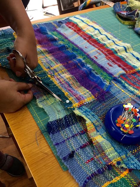 CENTERING WITH FIBER: Sewing and designing Saori hand woven clothing Weaving Clothing, Handwoven Clothing, Weaving Clothes, Woven Clothes, Sew By Hand, Saori Weaving, Rigid Heddle Loom, Rigid Heddle Weaving, Art Weaving