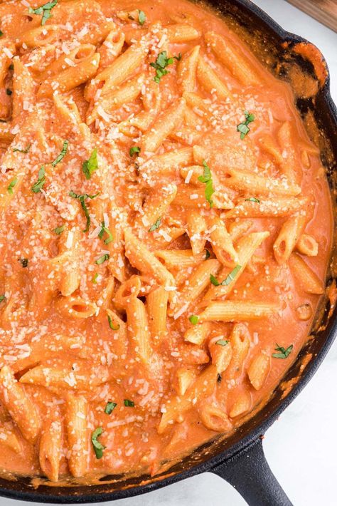 Al La Vodka Sauce, Penne Ala Vodka Recipe, Penne Alla Vodka Without Vodka, Creamy Penne Alla Vodka, Penne Alla Vodka With Pancetta, Penna Alla Vodka Recipes, Chicken Penne Alla Vodka, Penne Alla Vodka Recipe With Chicken, Creamy Vodka Sauce Recipe