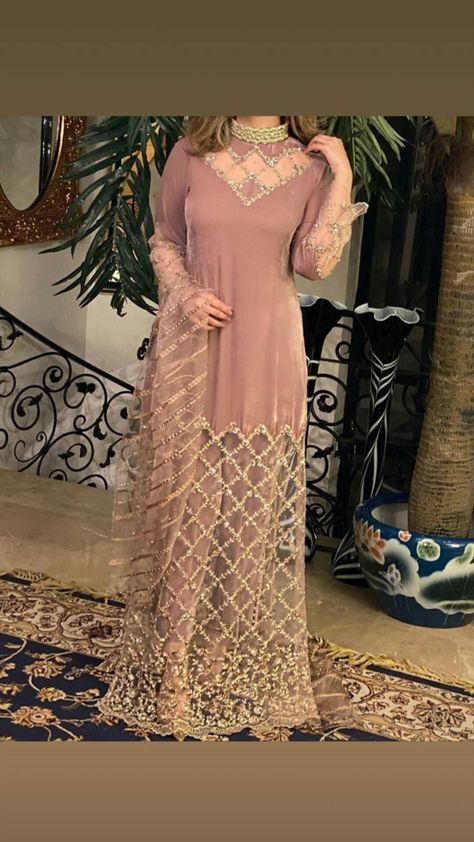 Pakistani Party Wear Dresses, Latest Fashion Dresses, Pakistani Fashion Party Wear, Pakistani Fancy Dresses, Salwar Kamiz, Beautiful Pakistani Dresses, Fancy Dresses Long, Sleeves Designs For Dresses, Party Kleidung