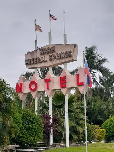 Springs In Florida, North Port Florida, Motel Sign, Florida Springs, Vintage Florida, Photo Photo, Florida Home, Springs, Entrance