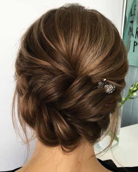 Recogidos SENCILLOS, pero ELEGANTES. ¡Vota! 👇 Interview Hair, Renda Kebaya, Hair Lengthening, People Judge, Wedding Hair Up, Mother Of The Bride Hair, Bridal Hair Updo, Peinados Recogidos, Pinterest Hair