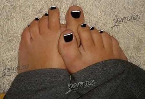 To match the white and black nails French Pedicure Designs, Black Toe Nails, White Pedicure, Pedicure Tips, Pedicure Designs Toenails, Pedi Ideas, Gel Pedicure, French Pedicure, Pedicure Colors