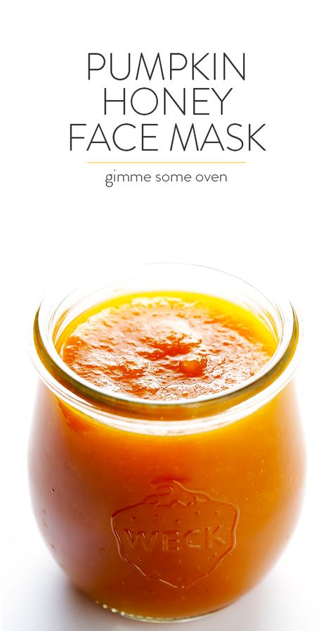 This DIY Pumpkin Honey Brightening Face Mask is made with 3 easy ingredients, and only takes 1 minute to whip up! | gimmesomeoven.com Tumeric Face Mask Recipe, Peel Off Face Mask, Brightening Face Mask, Mask Recipes, Turmeric Face Mask, Honey Face Mask, Homemade Face Mask, Tumeric Face, Pumpkin Mask