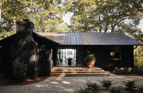 Mountain Modern, Modern Cabin, Mountain Retreat, Mountain Cabin, Home Exteriors, Cabin In The Woods, Blue Ridge Mountains, Cabin Ideas, Cabins In The Woods