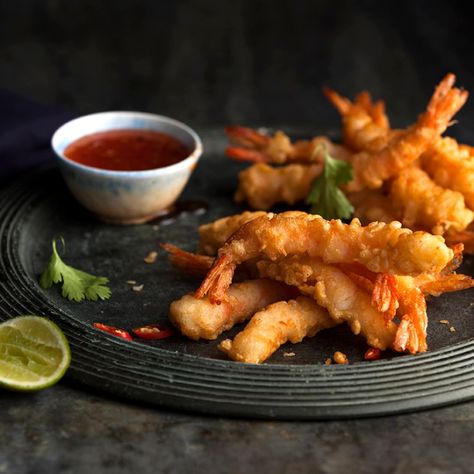 Shrimp Photography, Farzi Cafe, Tempura Recipes, Chinese Starters, Cafe Shoot, Tempura Prawns, Yacht Trip, Tempura Recipe, Asian Food Photography