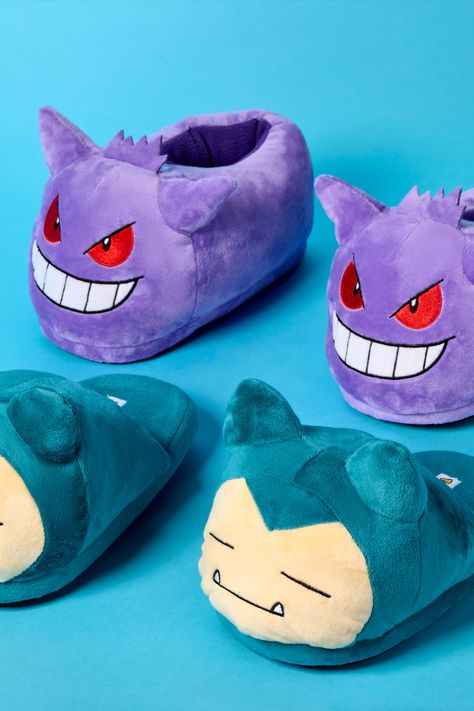 Make sure you catch 'em all in comfort when you decide to rock these officially licensed Pokémon Snorlax slippers. Snorlax Slippers, Pokemon Slippers, Pokémon Snorlax, Pokemon Merch, Pokemon Snorlax, Dream Fashion, Catch Em All, Merchandise Design, Things I Need