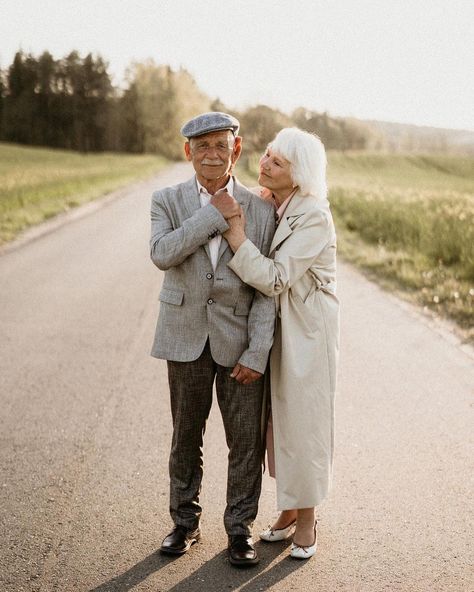 Elderly Wedding, Elderly Photography, Older Couple Photoshoot, Older Family Photography, Grandparents Photoshoot, Parents Photoshoot, Older Couple Wedding, Older Couple Poses, Older Couple Photography