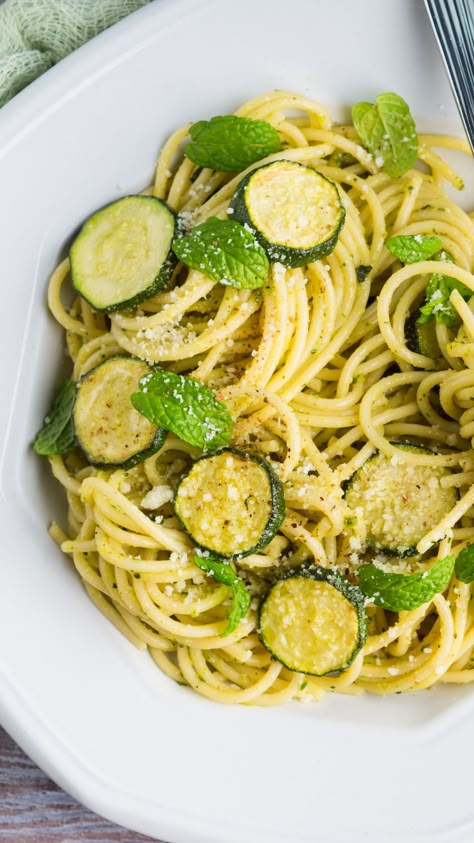 Zucchini Spaghetti Recipe, Spaghetti With Zucchini, Spaghetti Pasta Recipe, Recipes With Zucchini, Recipe Using Zucchini, Sicilian Pasta, Vegan Pesto Sauce, Fennel Pasta, Recipe For Zucchini