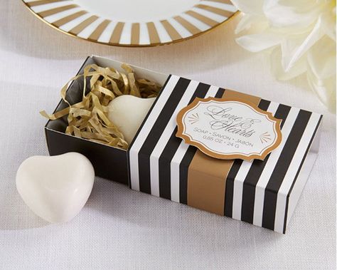 Soap Packing Ideas, Classic Wedding Favors, Săpunuri Handmade, Soap Wedding Favors, Heart Soap, Soap Packing, Decorative Soaps, Best Wedding Favors, Packing Ideas