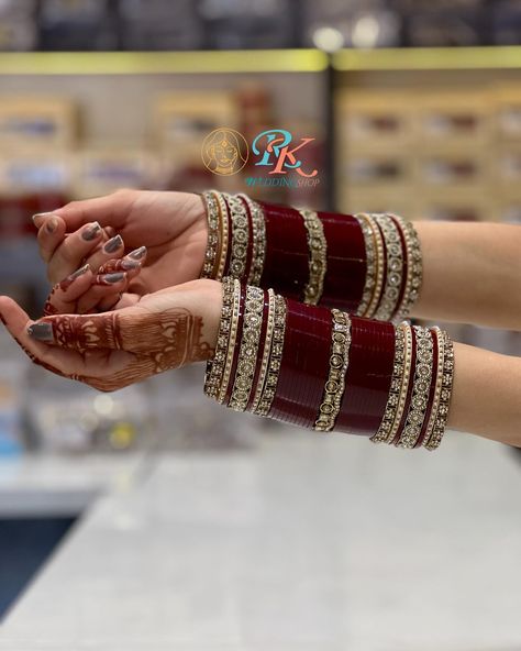 New 🆕 Design By @r.k_wedding_shop_ All india delivery available Dm for order or watsap 8626949088 Worldwide shipping available We are special in bridal things customise your bridal bangles in your budget @r.k_wedding_shop_ follow krlo for daily updates #bangles #shaadi #birdalbangles #rkweddingshop Unique Kaleera Designs, Indian Wedding Bangles Brides, Bridal Chura Set, Wedding Chooda Bridal, Bridal Bangles Wedding Indian, Bride Bangles Indian Bridal, Choda Design, Chura Designs Bridal, Bridal Kalire Design